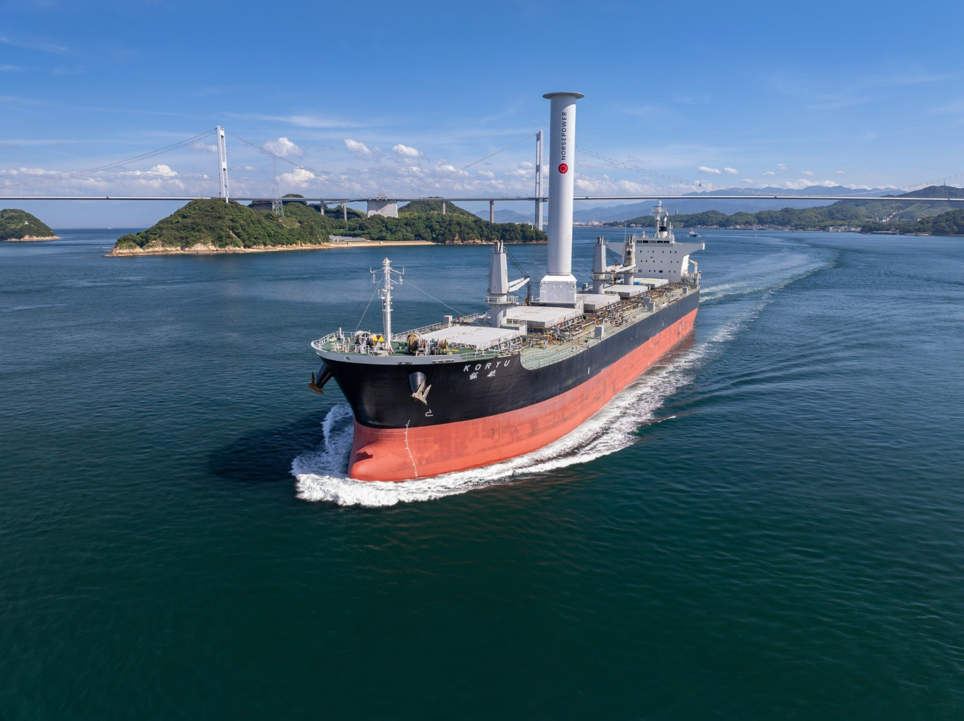 Bulkcarrier sailing with a single Norsepower Flettner rotor for wind-assisted propulsion